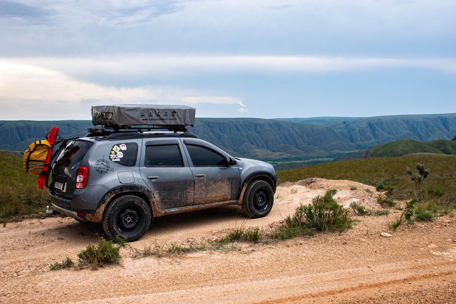 Off-road adventure in Serra da Canastra, showcasing a 4x4 SUV on a rugged dirt path.