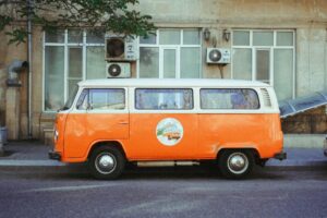 車中泊でポータブルエアコンは使える?電源とセットで選ぶ快適化術のアイキャッチ